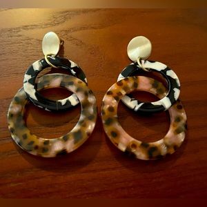 Tortoise 2 ways fashion earrings.